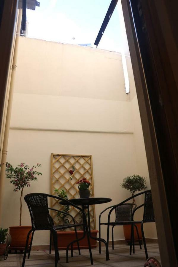 Quiet Urban Studio With Private Backyard Thessaloníki Ngoại thất bức ảnh